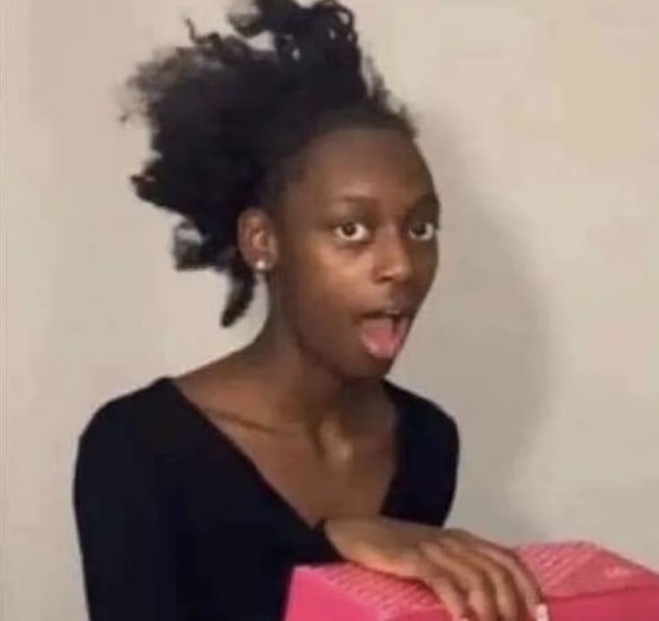 Puff ponytail surprised magnet